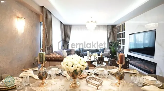 Acil Başakşehir Som Sarayları'nda Satılık 5+1 Daire