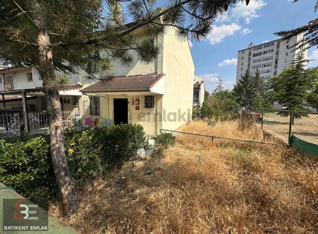 Batıkent Emlak'tan İlk Yerleşim'de Köşe Konumda 4+1 Müstakil 1