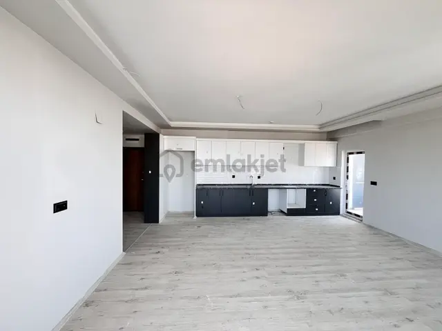 Denize Yakın Manzaralı Ebevyen Banyolu Geniş 2+1 3
