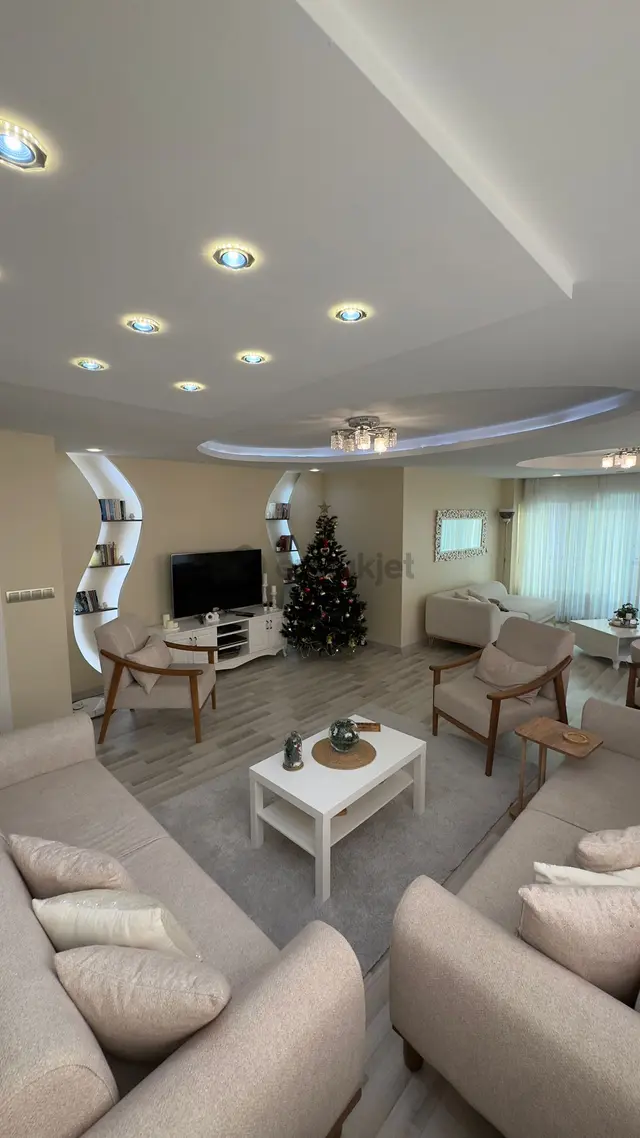 3+1barajyolu 15-14katı Blv Üzeri 11-15yaş Hasarsız 2banyo 210m2 Dgaz Kap.mutfak A.k Otopark Full+ful 3