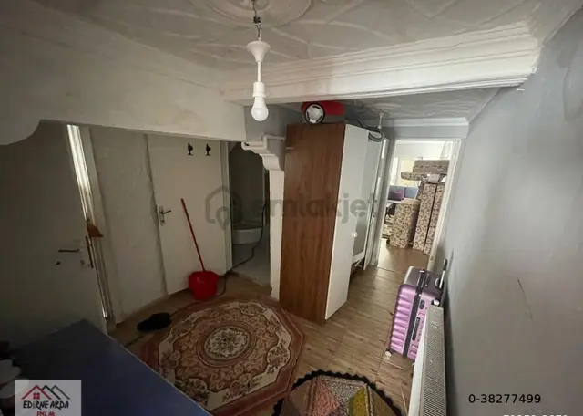 Arda Emlak Ofisin’den Uzunkaldırım Mevkiinde Bahçeli Eşyalı Daire 1