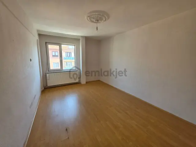 Ambaryolunda Asansörlü Binada Kiralık Bakımlı Geniş 2+1 Daire 2