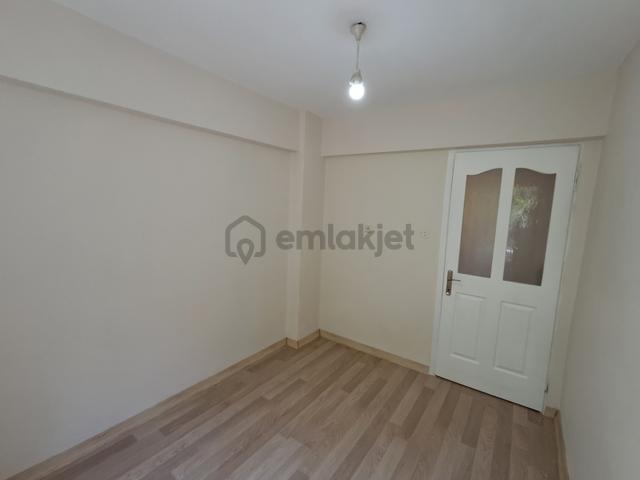 Bornova Atatürk Mah. Bahçe Katı Kiralık 3+1 Daire 3
