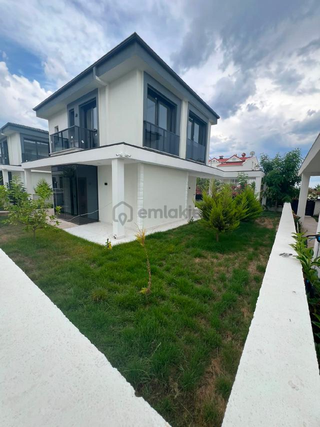 Tam Mustakil Havuzlu Villa 5