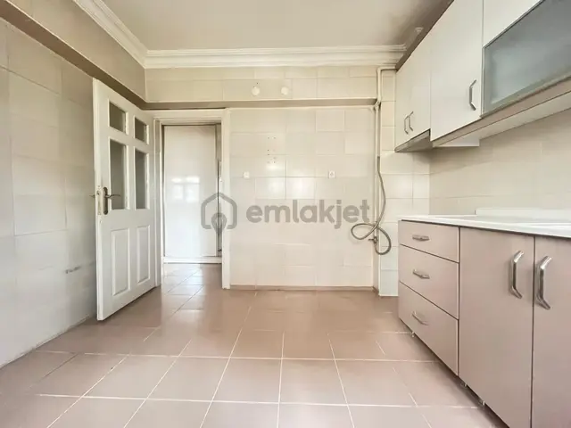 Şehit Kubilay Mah Asansörlü 3+1 Kiralık Daire** 5