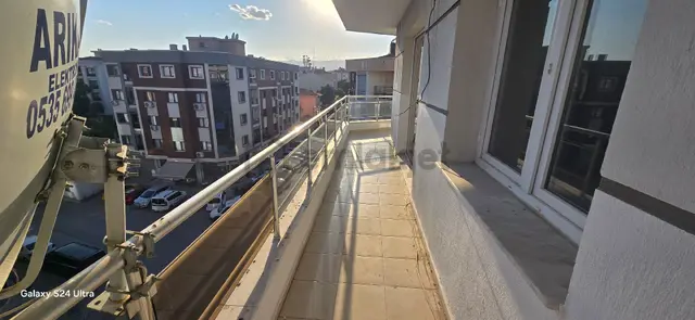 Menderes Mithatpaşa Mahallesinde 2+1 90 M2 Satılık Daire 3