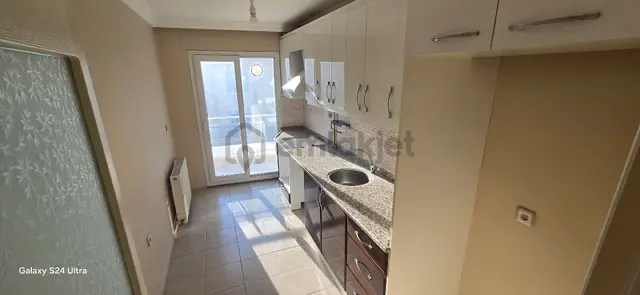 Menderes Mithatpaşa Mahallesinde 2+1 90 M2 Satılık Daire 1