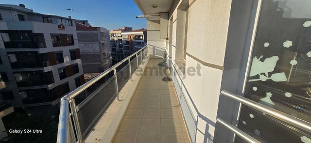 Menderes Mithatpaşa Mahallesinde 2+1 90 M2 Satılık Daire 2