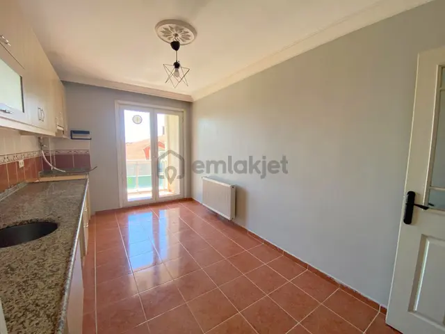 Mertcan'dan Velibaba Mahallesi Açık Balkonlu Ara Kat 2+1 Daire 3