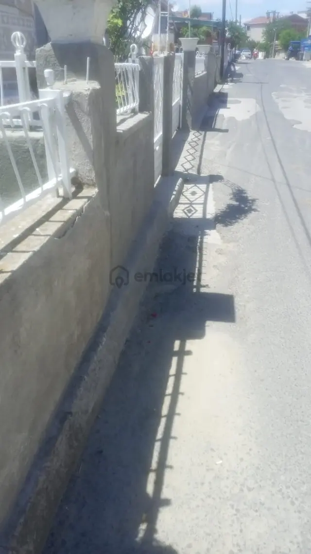Mefe Yapıdan Hayrabolu Merkezde İki Katlı Bahçeli Satılık Bina 4
