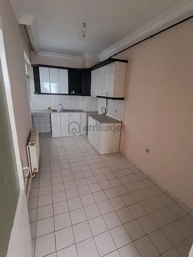 Çiftlik Caddesine Cephe Asansörlü 2+1 5.kat Arakat Kiralık Daire 5
