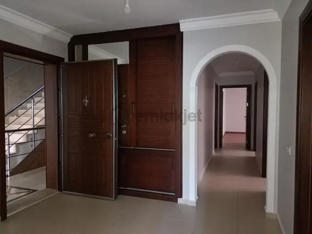 Emaks'tan/cevizliderede/nezih Ve Elit Binada/bakımlı/yapılı/3+1 3