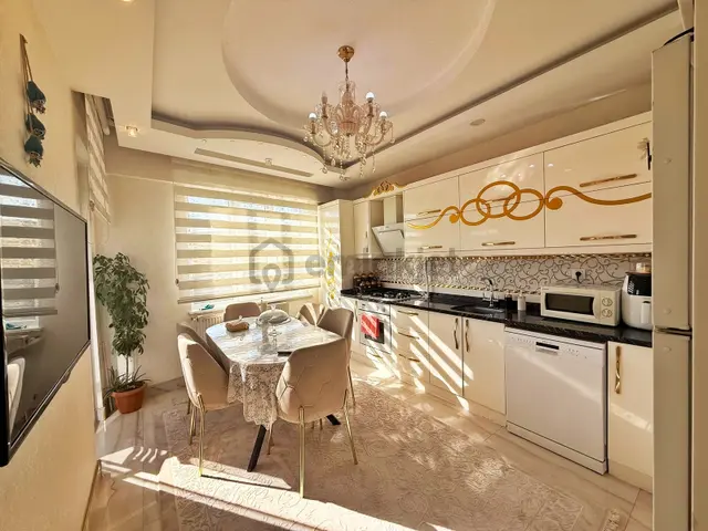 Karacaahmet'te Cadde Üzeri 3 Cepheli 2 Cam Balkonlu Bakımlı 3+1 3