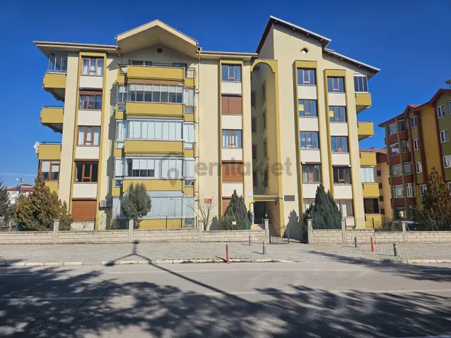Antalya Yolu Opet Altında 3+1 Geniş Balkonlu Kiralık Daire 1