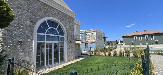 Foça Kozbeylide Site İçerisinde Kiralık 3+1 Müstakil Dubleks 5