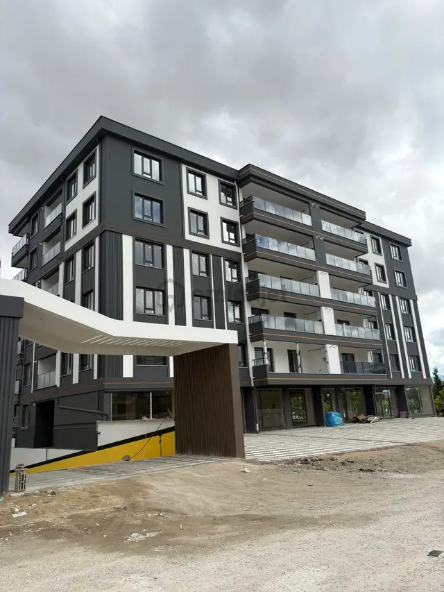 Söyleyiciler Venüs Sitesi Güney Doğu Ara Kat 4+1 Satılık Daire 4