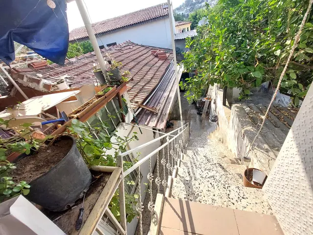Kuşadası Merkezde Tek Tapu 4 Bağımsız Olan Satılık Müstakil Ev 2