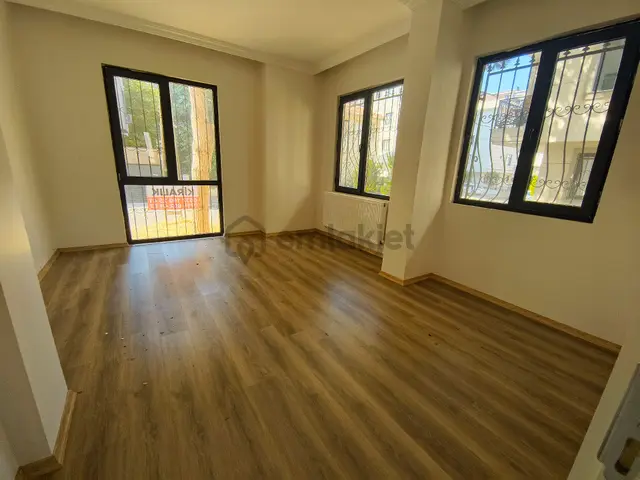 Güneyden Metroya 5 Dakika Yürüme 1+1.60m2 Y.giriş Daire