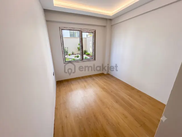 Mars'tan Akçay Altınkum'da Kiralık Sıfır 2+1 Amerikan Mutfaklı Ön Cephe Çift Balkonlu Ferah Daire 4