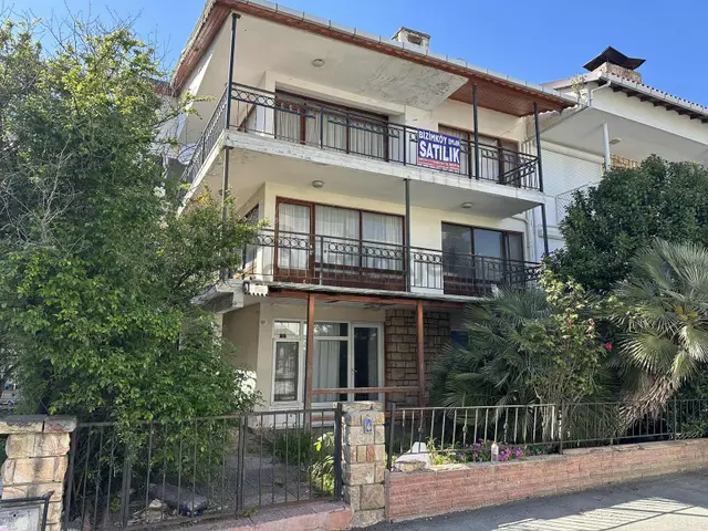 Silivri Sembol Sitesinde Denize 100 Metre Tripleks Bahçeli Villa 1
