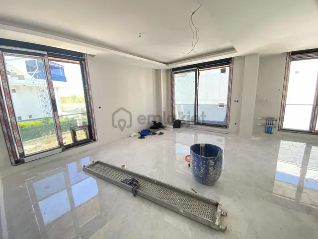Şile Ahmetlide Merkeze Yakın 5+1 200m² Havuzlu Satılık Villa 3
