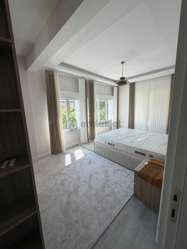 Rumeli Hisarı'nda Boğaz Manzaralı Eşyalı 3+1 Kiralık Daire 5