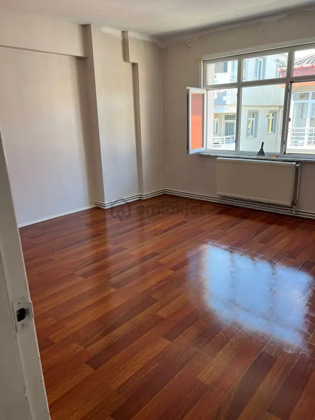 Bahçelievler Çobançeşme'de Geniş Ve Ferah 3+1 Kiralık Daire 4