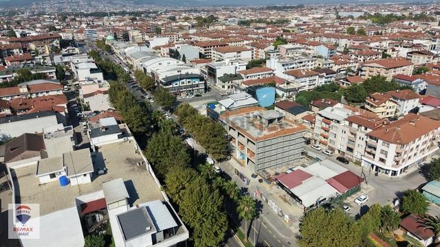 Remax Mavi'den Yenicami'de Çift Girişli Depolu Otoparklı Dükkan 1