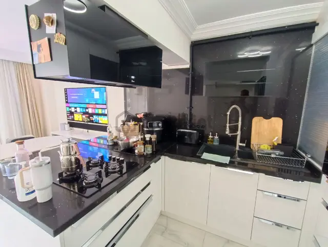 Balçova Ata Caddesinde Özel Tasarım Çift Cepheli 3+1 Modern Eşyalı Asansörlü Satılık Daire 3
