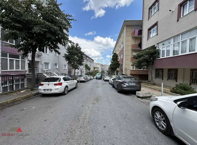 Murat Emlak'tan Site İçi Yatırımlık 2.kat Balkonlu Satılık Daire 1