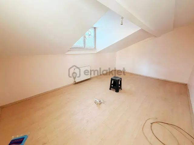 Fatih Emlaktan Ptt Yakını Kiralık 2+1 5. Kat Daire 3