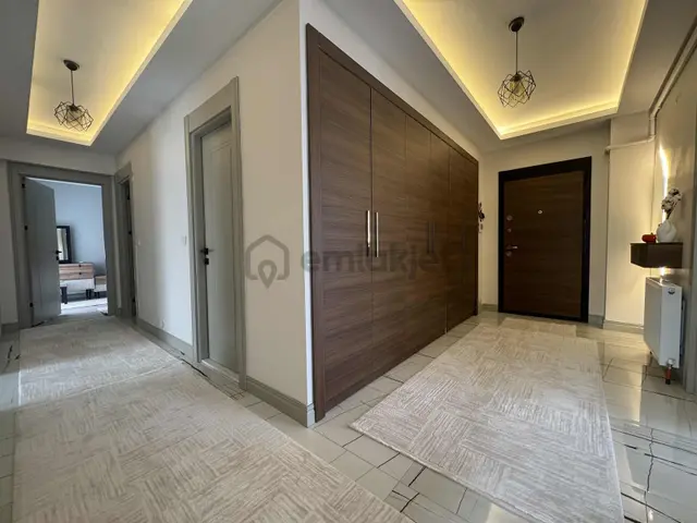 Cadde Üzeri, Sitede, Manzaralı Geniş Kullanımlı Ultra Luks 3+1 1