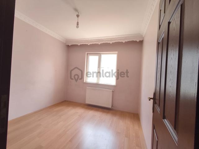 Yılmaz Gayrimenkulden Cadde Üzeri Kiralık 2+1 Yapılı Cadde Üzeri 4