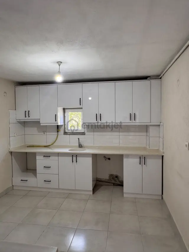 Fatih Mahallesin'de Kiralık 2+1 Cam Balkonlu Daire 2