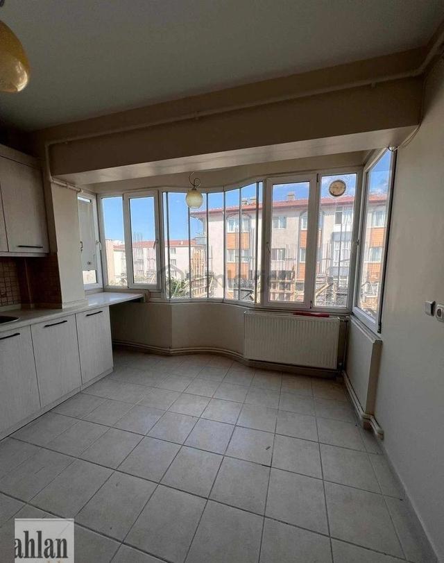 Şahlan Emlaktan Şehitrahmi Okulu Karşısı Büyük 3+1 Kiralık Daire 5