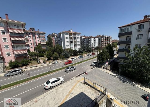Arda Emlak Ofisinden Fatih Mahallesi’nde Cadde Üzeri Ara Kat Sıfır Eşyalı Daire 1