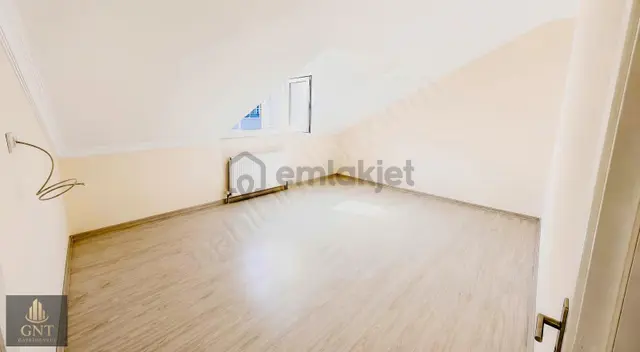 Anadolu Mahallesi Salı Pazarında Merkezi Konumda 1+1 1