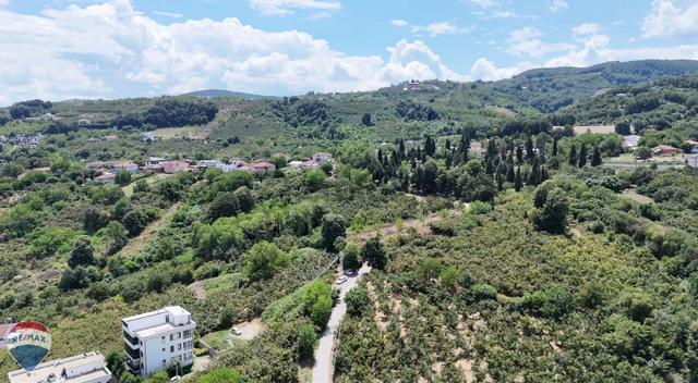 Remax Mavi Erol Çekcandan Reşadiyede Villalık Satılık Arsa. 5