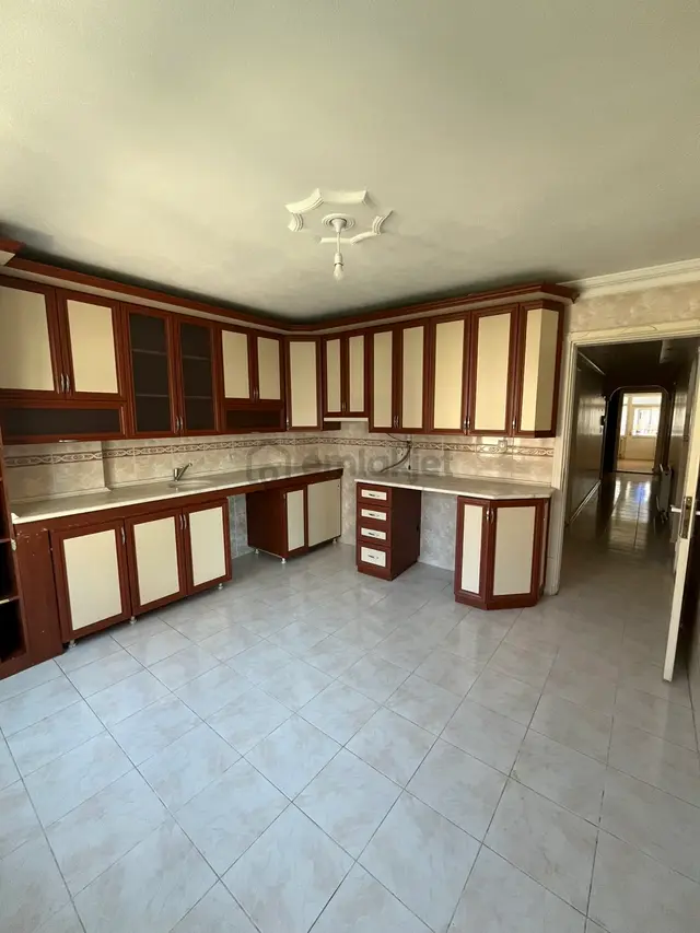 Kiralık 3+1 Ara Kat Asansörlü Geniş Daire 4