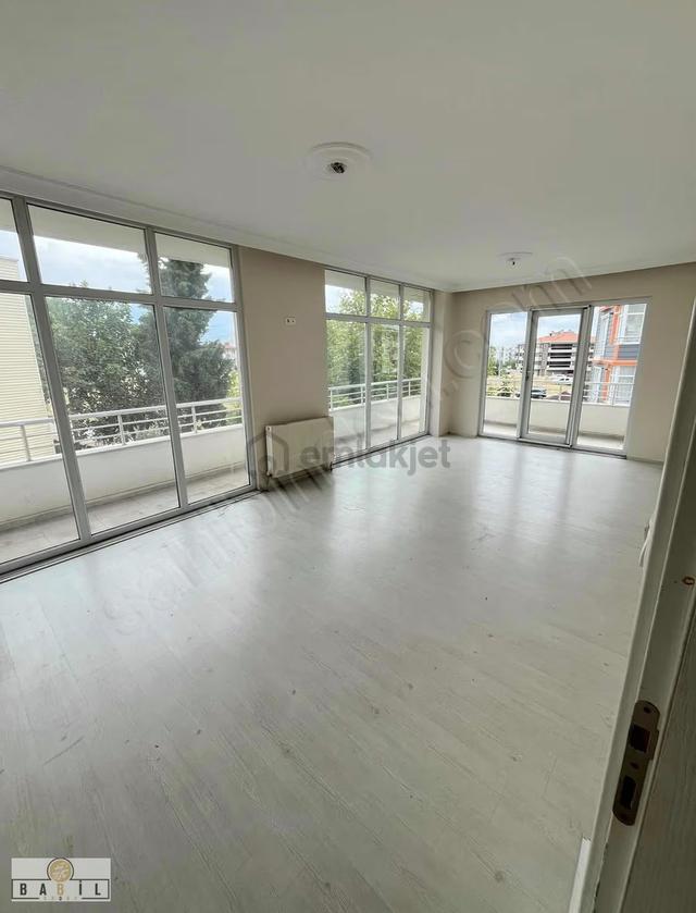 İhsaniye'de Anayola Cepheli | Geniş Ve Ferah 3+1 Kiralık Daire 1
