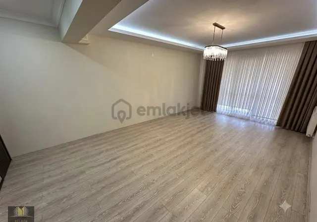 Bilgin Emlaktan Cevahir Sitesinde Kapalı Otoparklı Lüx Geniş Kullanışlı 2+1 Daire 2
