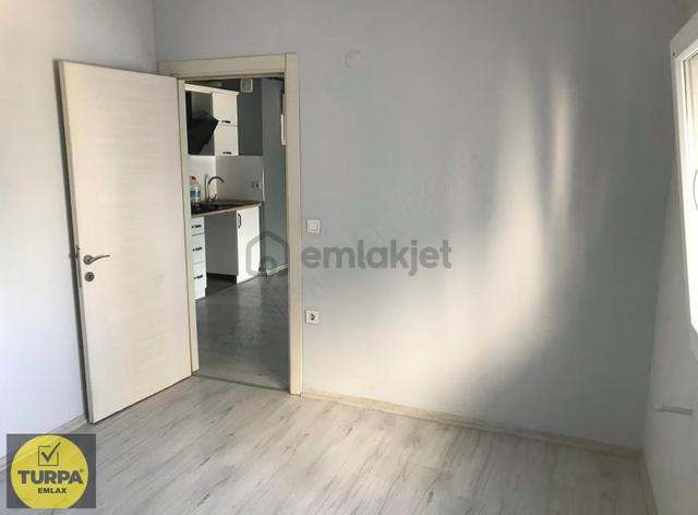 Halkegitim Sokağında Asansörlü 1+1 5