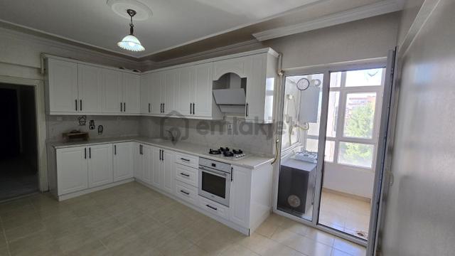Çözümden Şehir Merkezinde Siteli Bahçeli Kiralık3+1 Daire 5
