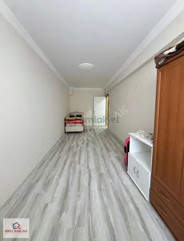 Zeki Emlak'tan Muradiye'de Kiralık Geniş Ferah 2+1 Daire 4