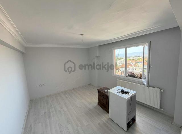 Pek Emlaktan Çarşı İçerinde 3+1 Bakımlı Daire 4