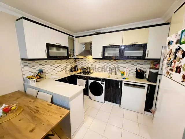 Halkalı Merkez Mahallesinde Satılık 3+1 Geniş Ara Kat Daire 2