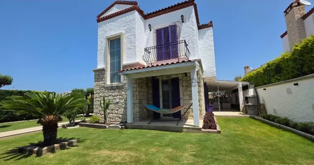 Royalden Şifnede Köşe Konumlu Deniz Manzaralı 4+1 Villa 3