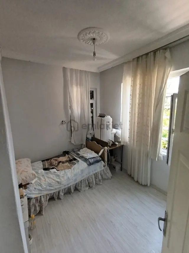 Kepez Şelale Mahallesi 3+1 140 M. 3. Katsite İçerisinde Çift Balkonluaçık Otopark Asansör Yok 3