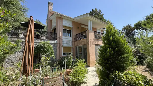 Urla Çeşmealtında Orman Ve Doğa Manzaralı, Müstakil Özel Villa