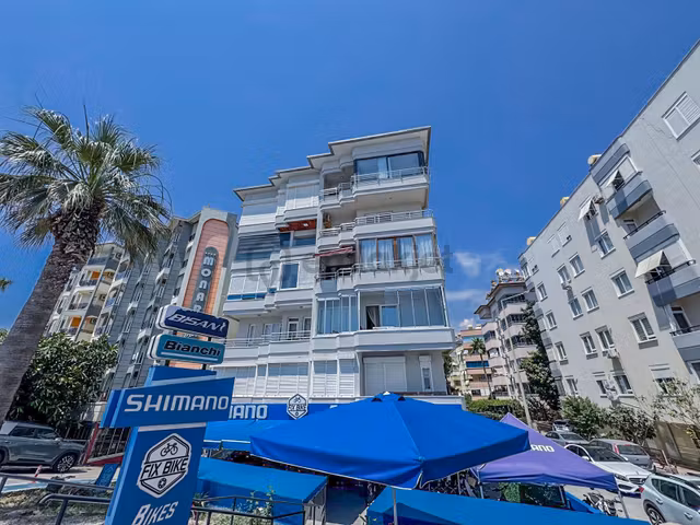 Alanya Merkezde Satılık Denize Sıfır 3+1 Ayrı Mutfak 165 M² Lüx Bakımlı Daire 1